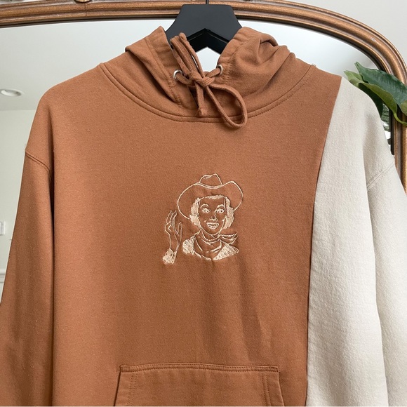 Two-Toned Embroidered Cowgirl Pullover Hoodie Brown/Cream Medium - Picture 2 of 5